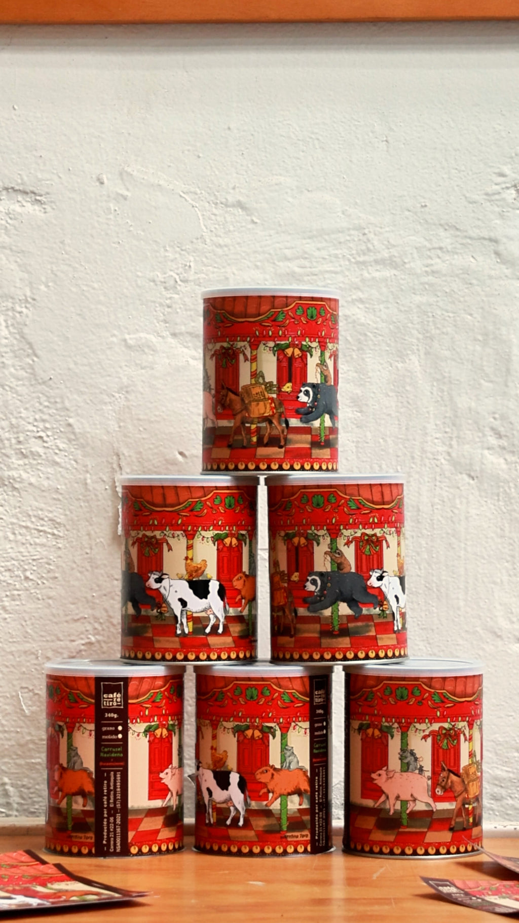 Lata Navideña Café Retiro 340g · Carrusel de Navidad