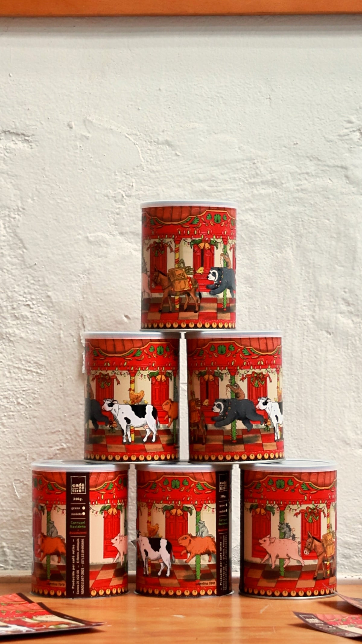 Lata Navideña Café Retiro 340g · Carrusel de Navidad